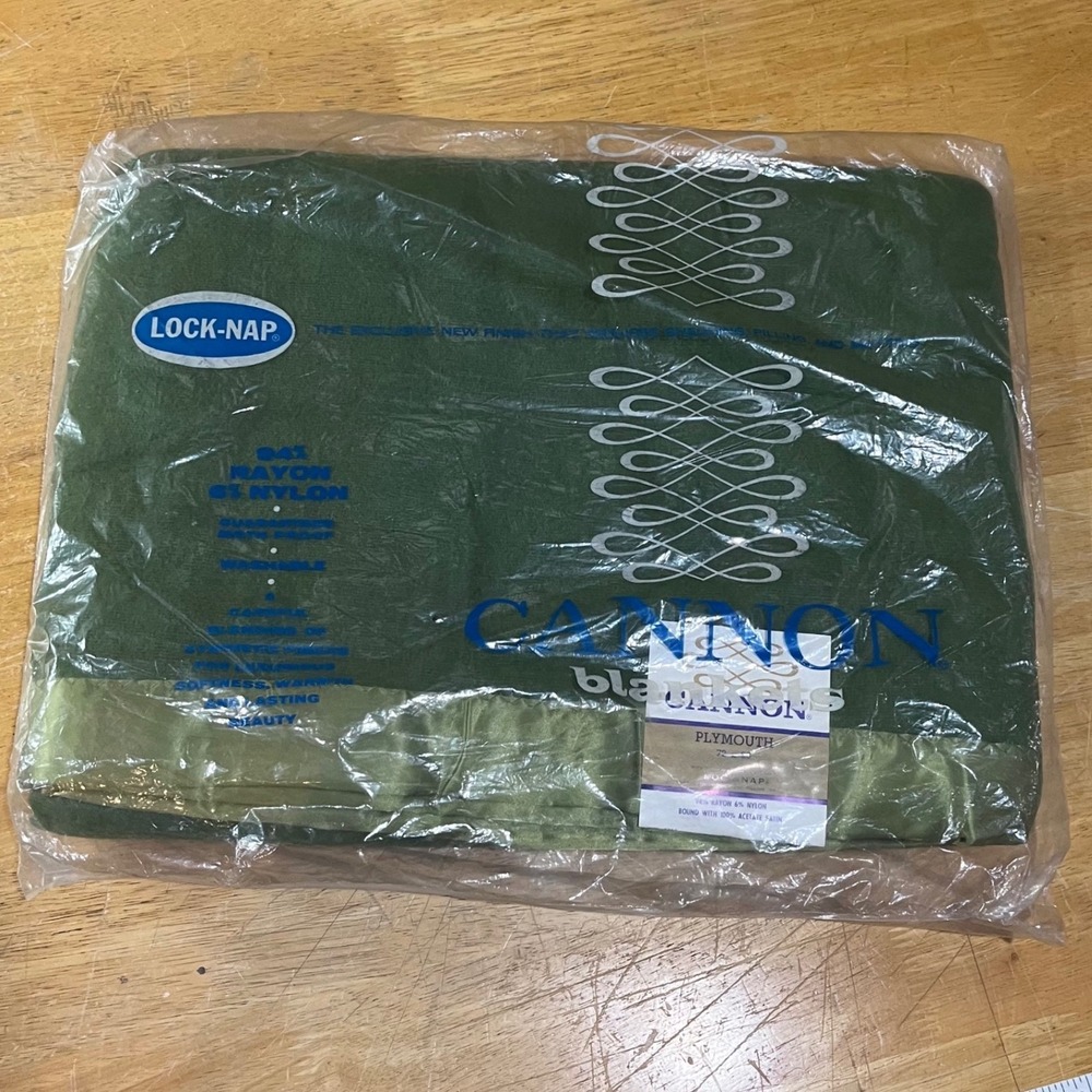 Vtg Cannon Plymouth Olive Green Lock-Nap Blanket Satin Trim 72x90 MCM Made USA
